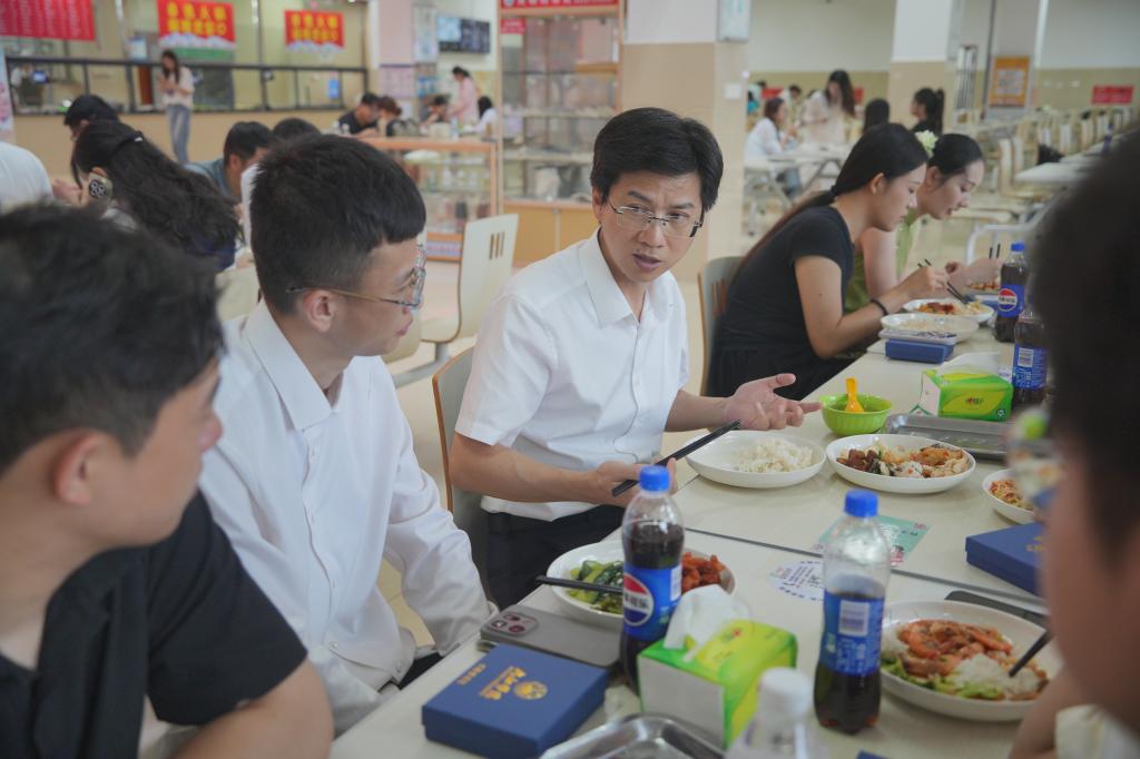 西大门“以青春作序